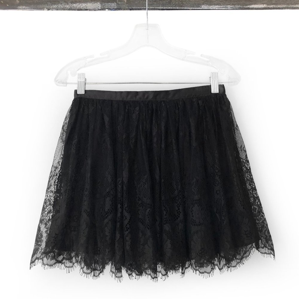 H&M black lace a line mini skirt with a zipper